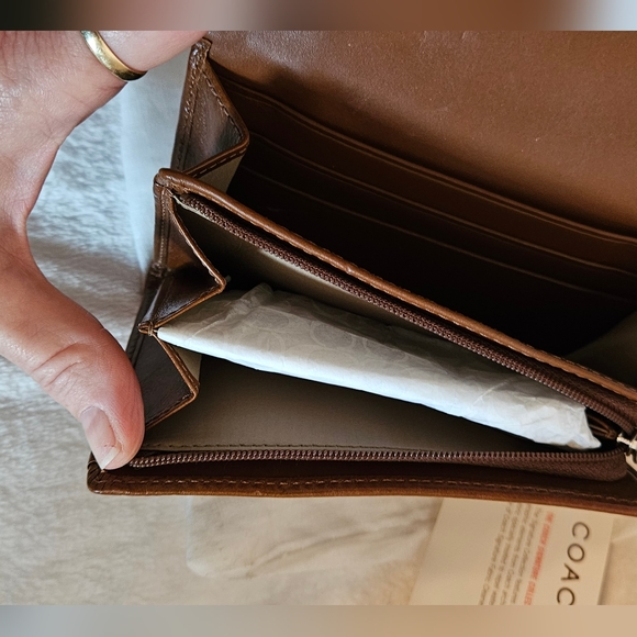 Coach Signature 'C' Jacquard & Leather Soho Buckle Wallet & Dust Bag NWOT 2008 - Picture 4 of 10